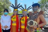 Legislator Gumas apresiasi penerapan protokol kesehatan oleh penari tradisional