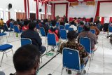 Anggota DPR RI gelar pertemuan dengan masyarakat Ilaga bahas telekomunikasi