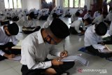 Ratusan santri di Sulteng menulis Mushaf Quran 30 Juz