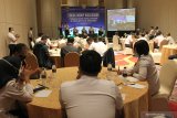 Peserta mengikuti Focus Group Discussion (FGD) di Surabaya, Jawa Timur, Kamis (22/10/2020). FGD yang digelar oleh PT Kereta Api Indonesia (Persero) bersinergi dengan Komite Nasional Keselamatan Transportasi (KNKT) membicarakan tentang Peningkatan Keselamatan di Perlintasan Sebidang. Antara Jatim/Didik/Zk