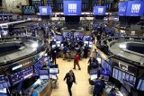 Wall Street jatuh, Dow anjlok 650 poin, dipicu lonjakan kasus virus AS