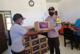 Bhabinkamtibmas Polsek Sarmi bantu salurkan bantuan sembako warga