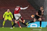 Arsenal menang 3-0 atas Dundalk untuk pimpin klasemen Grup B