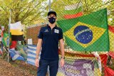 Pierre Gasly kenakan helm khusus mengenang Senna di Imola