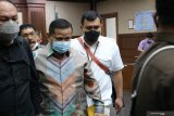 Dua pati Polri didakwa terima suap Rp8,3 miliar dari Djoko Tjandra agar dihapus dari DPO