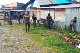 Sambut HUT Brimob kerja bakti di pasar mama-mama Nduga