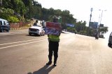 Sebagian warga Kota Jayapura heningkan cipta sejenak untuk peringati Hari Pahlawan