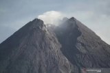 Suara guguran terdengar enam kali dari Gunung Merapi