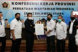 Gubernur ajak wartawan menulis positif dan halus