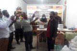 KPU Yalimo, Bawaslu dan perwakilan paslon cek logistik pilkada serentak