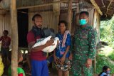 Babinsa Posramil Iniyandit bantu keluarga berduka
