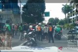 Petugas Sudinhub dihadang dan diintimidasi  ojol saat razia kerumunan