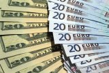 Dolar berdiri kokoh di Asia,  kekhawatiran resesi memukul euro dan pound