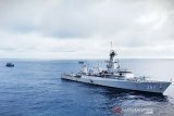 KRI Bung Tomo (TOM-357) melakukan operasi Gugus Tempur Laut (Guspurla) Koarmada I saat Ops Siaga Samudera-20 di wilayah Perairan Natuna Utara, Kepulauan Riau, Minggu (13/12/2020). Sebanyak tujuh kapal asing berbendera Vietnam dengan 78 anak buah kapal (ABK) diamankan TNI AL saat melakukan illegal fishing dengan menggunakan jaring di Wilayah Perairan Indonesia (23-47 Nm di selatan garis landas Kontinen Indonesia), tanpa dilengkapi dokumen yang sah. Antara Jatim/Dispen Koarmada I/Um