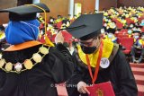 Prof Dwia kukuhkan Rektor UNM sebagai wisudawan Universitas Hasanuddin
