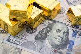Emas turun 2,8 dolar, ketika saham AS menguat dan dolar