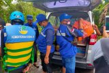 Tagana salurkan makanan siap saji bagi warga terdampak banjir di Gowa