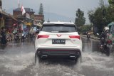 Penting fokus dalam berkendara guna hindari aquaplaning