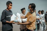 Pemprov NTB bersihkan sampah di Pantai Cemara tutup tahun 2020