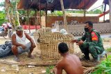 Babinsa Koramil Merauke lakukan komsos ke warga
