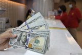 Dolar tahan kenaikan karena investor hati-hati virus corona