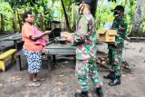 Satgas Yonif 125/Si'mbisa bagikan vitamin ke warga di perbatasan RI-PNG