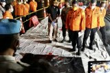 Kabasarnas menyerahkan serpihan Sriwijaya Air SJ 182 ke DVI
