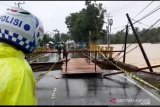 Akses masuk kabupaten Tanah Laut Kalsel lumpuh dikepung banjir