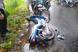 Dua sepeda motor di Pringgarata Lombok Tengah 