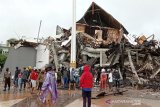 Kantor Gubernur Sulbar di Mamuju roboh akibat gempa bermagnitudo 6,2