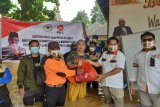 Relawan Kalteng salurkan bantuan untuk korban banjir di Kalsel