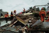 SAR Unhas Makassar: Masyarakat Sulbar berdatangan melihat kondisi rumah