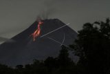 Gunung Merapi luncurkan awan panas guguran kali Krasak sejauh 1.000 meter