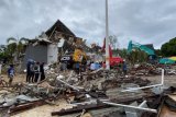 Pusat Kebencanaan Unhas survei posko dan kerusakan bangunan di Sulbar