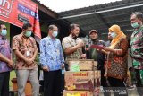 Korpri Pekalongan bagikan paket sembako kepada korban banjir