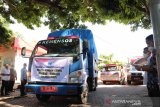 Pemkab Bantaeng salurkan enam truk bantuan pangan untuk Sulbar