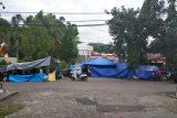 Warga korban Gempa Mamuju masih bertahan di tenda darurat