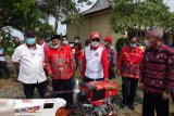 Ketua Komisi IV DPR RI serahkan bantuan alsintan di Lampung Tengah