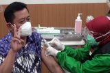 Pejabat publik hingga pegiat media sosial divaksinasi COVID-19 di Bandung
