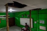 Konstruksi atap sekolah rapuh