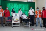 Dua karyawan PT Semen Padang sumbangkan plasma konvalesen  ke PMI
