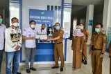 Pejuang Bravo Lima Lampung donasi rapid test ke RSBNH dan RSUDAM