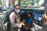 Polisi lalu lintas ciduk minibus bawa ganja kering (Video)