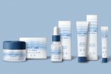 Produk skincare berkolaborasi dengan air mineral untuk hidrasi kulit