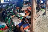 TNI-Polri edukasi warga Mamberamo Tengah mencegah COVID-19