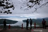 Danau Toba jadi tempat wisata yang buat Bang Tigor bersemangat bekerja di film Wasiat Warisan