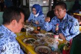 Sebelum sertijab, Sigit dan Windarti sempatkan makan di Warung 