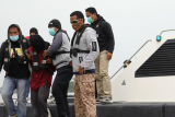 Proses penangkapan terduga teroris di Kalimantan Barat oleh Densus 88 dan Tim Polda Kalbar. Operasi penangkapan terduga teroris oleh petugas dilaksanakan di tiga lokasi berbeda yaitu di Kota Pontianak, Kota Singkawang dan Kubu Raya pada Rabu (17/2/2021).