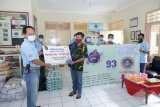 Perwira Pertamina Cilacap berbagi di panti lansia dan panti asuhan