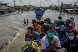 Evakuasi pasien dan tenaga medis